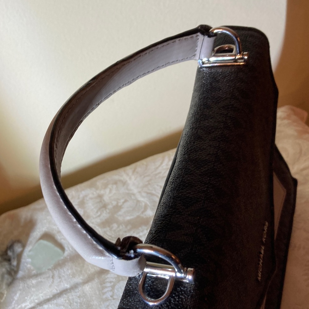 Michael Kors LUDLOW, blk & gray signature Satchel,Envelope style , very nice! - Picture 13 of 16
